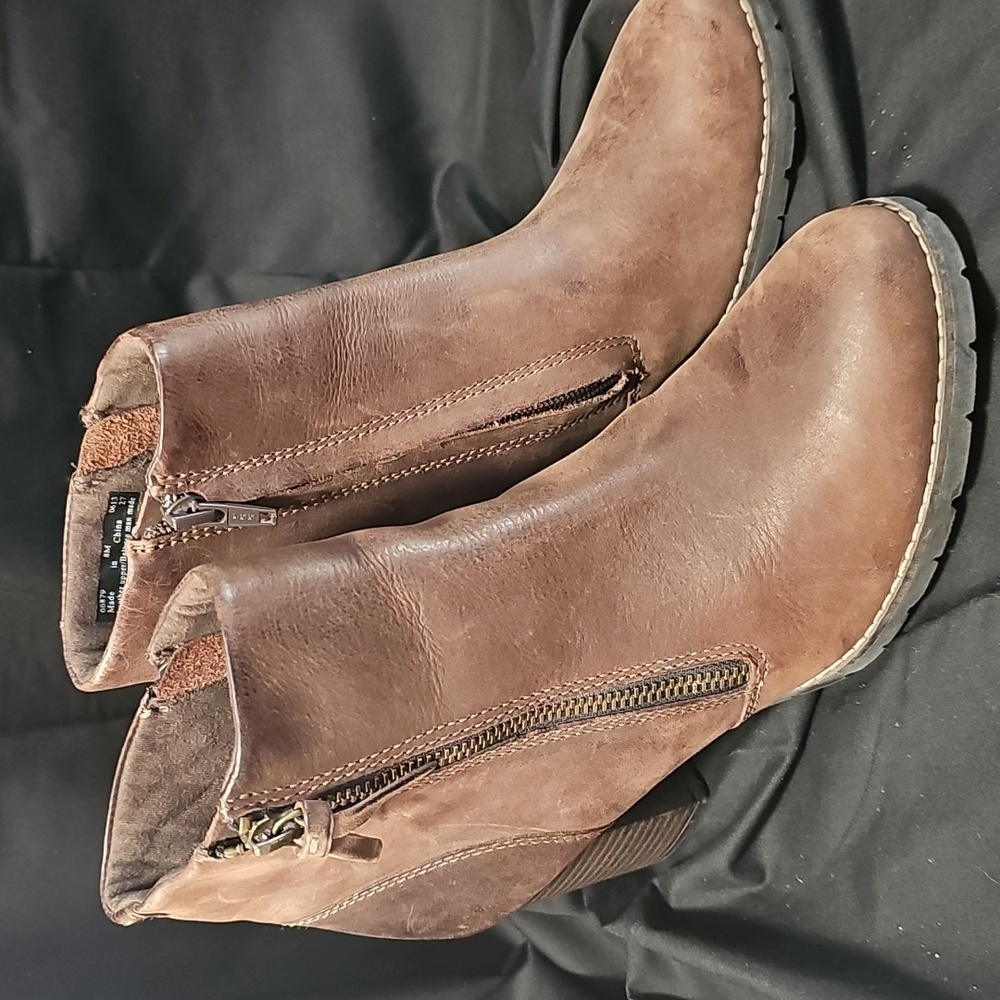 Clarks Women’s Mission Alfa Brown Oily Heeled Leather Ankle Boots in Size 8M